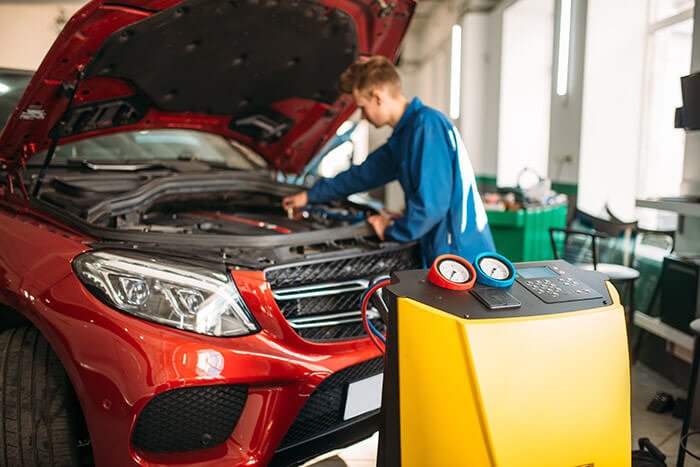 Contrôle et entretien automobile avec diagnostic moteur au garage Jema Auto Services à Marcheprime près de Bordeaux et Arcachon.